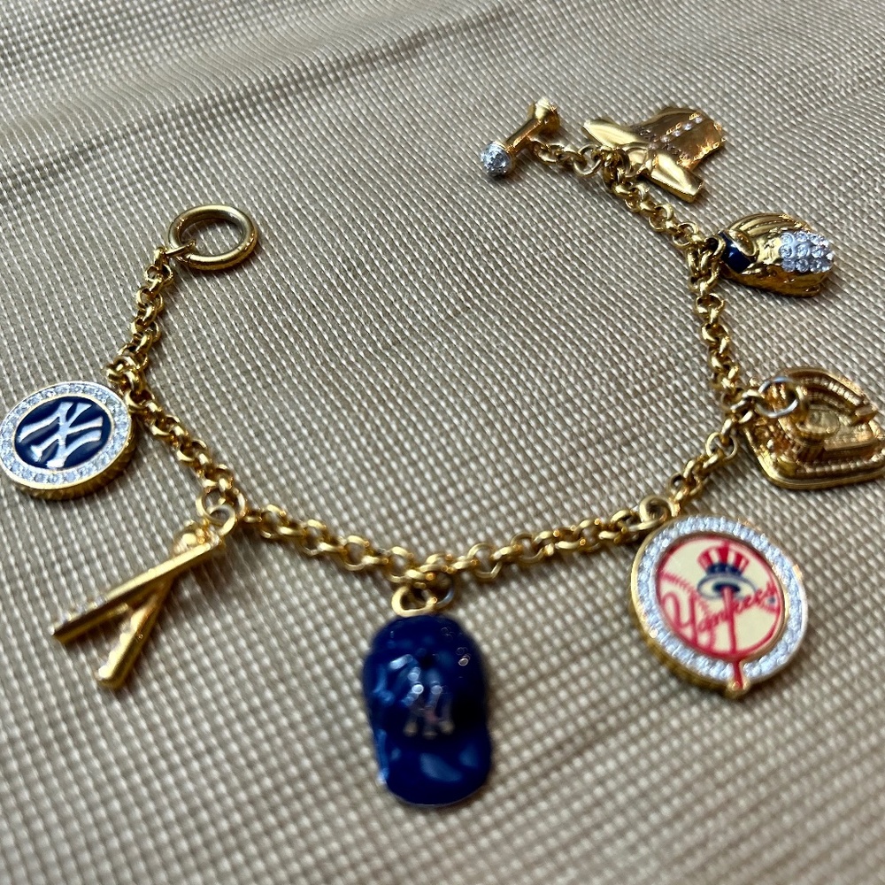 Danbury Mint New York Yankees charm bracelet